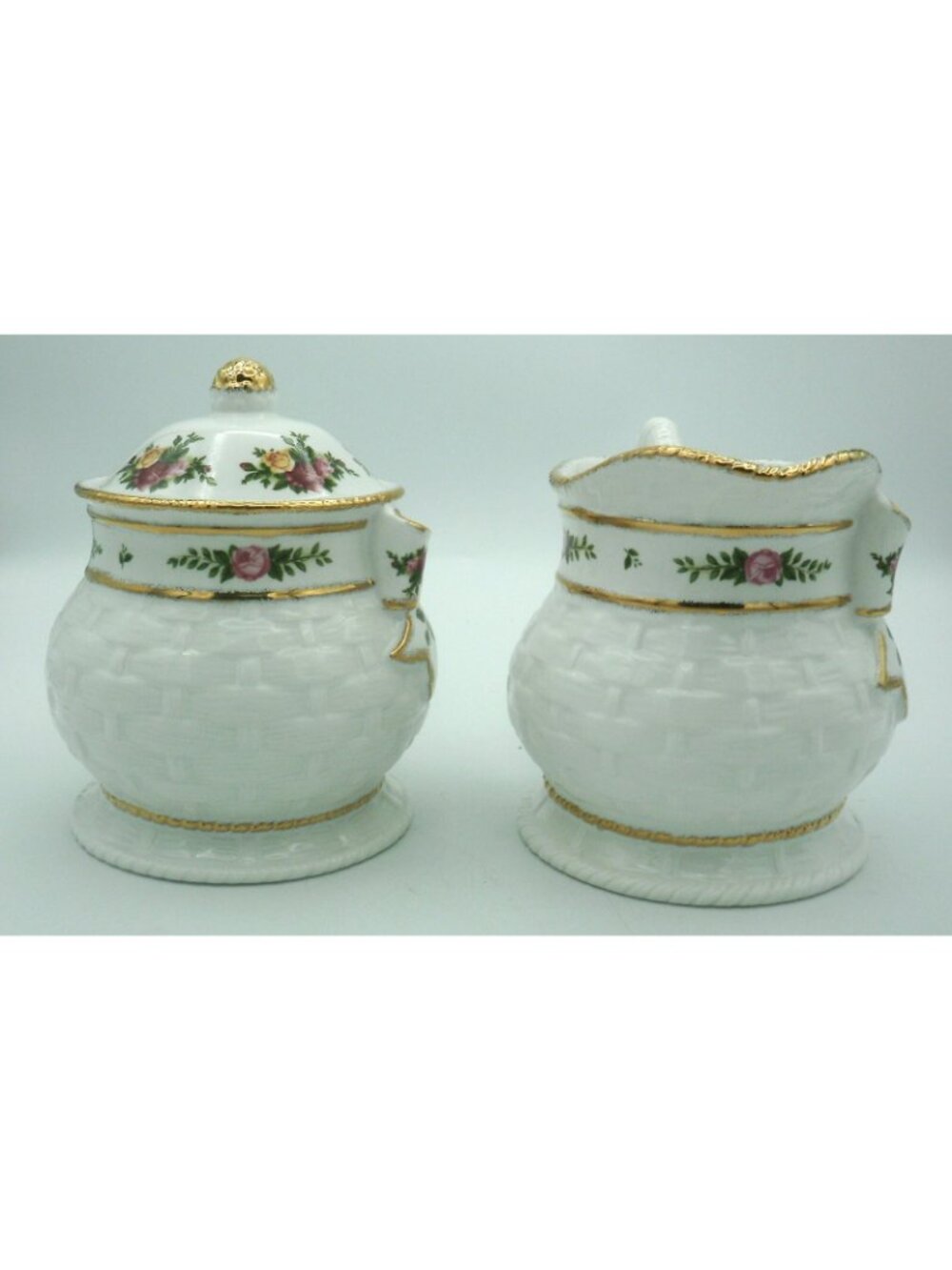 Royal Albert Christmas Old Country Rose Basket Weave 5 piece Tea Set - Picture 14 of 16